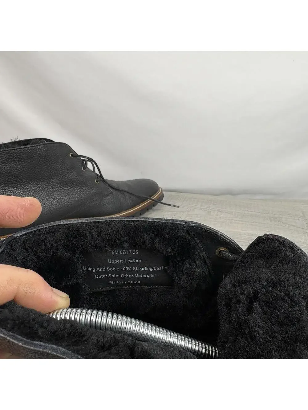 Men's NEW BANANA REPUBLIC Black Leather Chukka Boots - Size 9